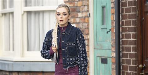 o-vidz|Coronation Streets Cait Fitton explains Lauren Boltons secret